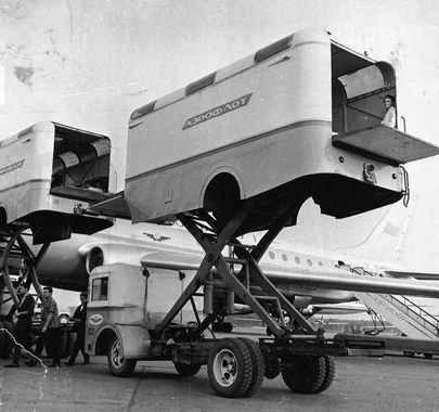 Обслуживание Ту-104 цехом бортового питания