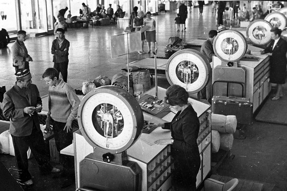 Официальное открытие аэровокзала состоялось в мае 1965 г.